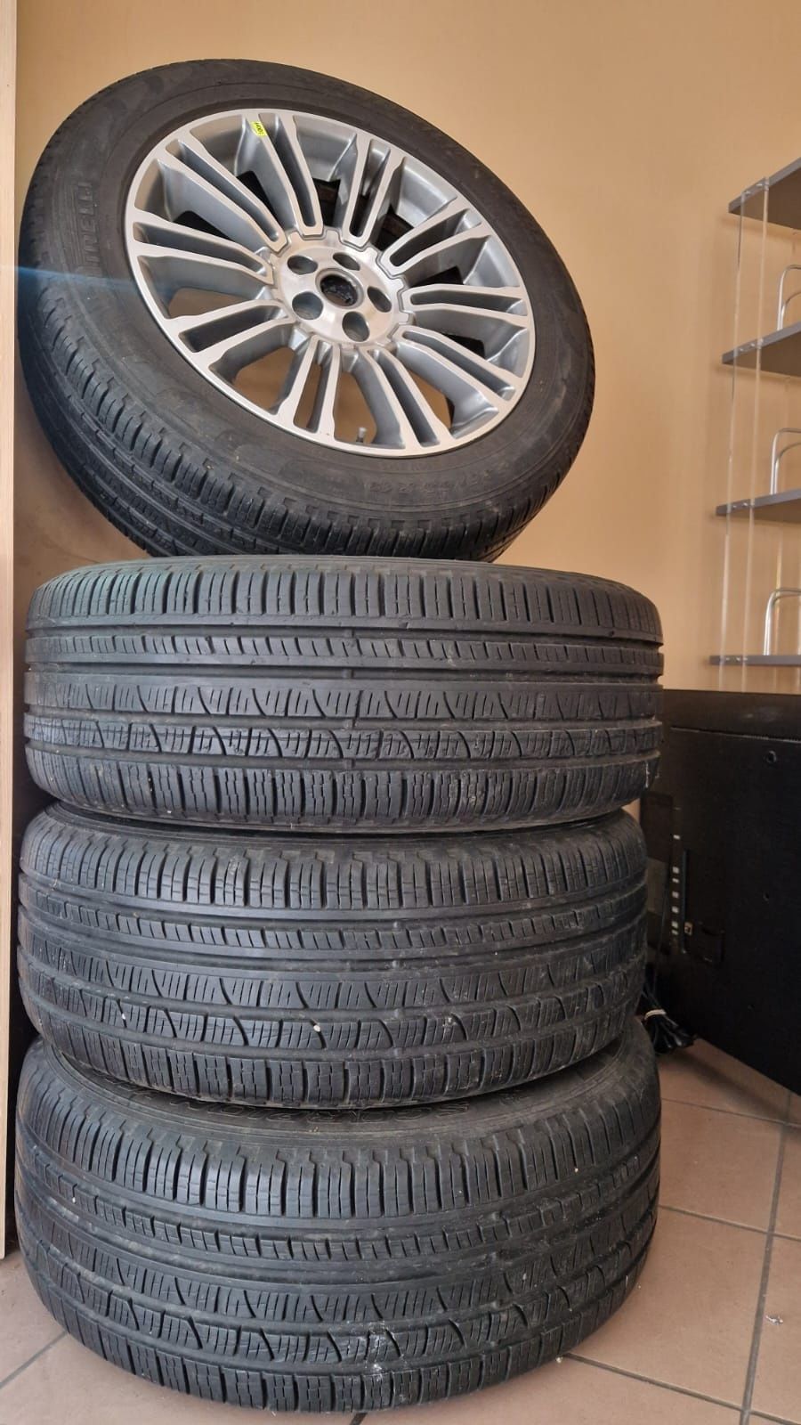 Koła alufelgi Range Rover Evoque komplet PIRELLI 235/55 R19 5x108
