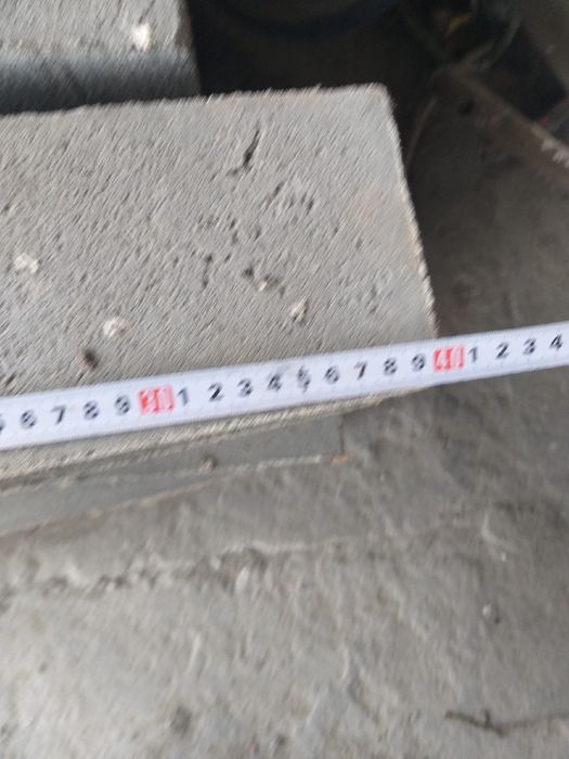 Betonowe słupki graniczne geodezyjne