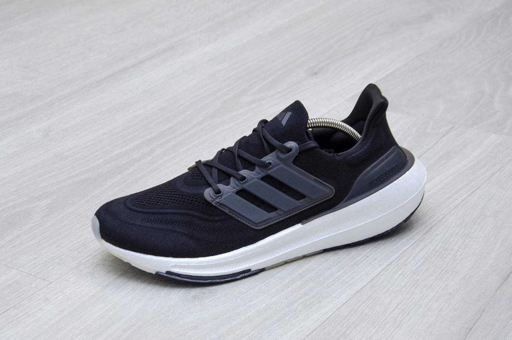Кросівки Adidas Ultraboost Light. Устілка 28,5 см