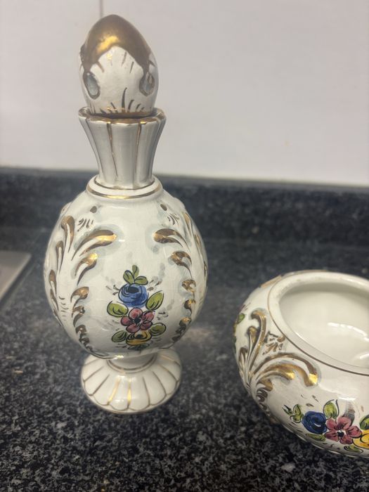 Garrafa pequena e taca - porcelaba elpa de Alcobaca
