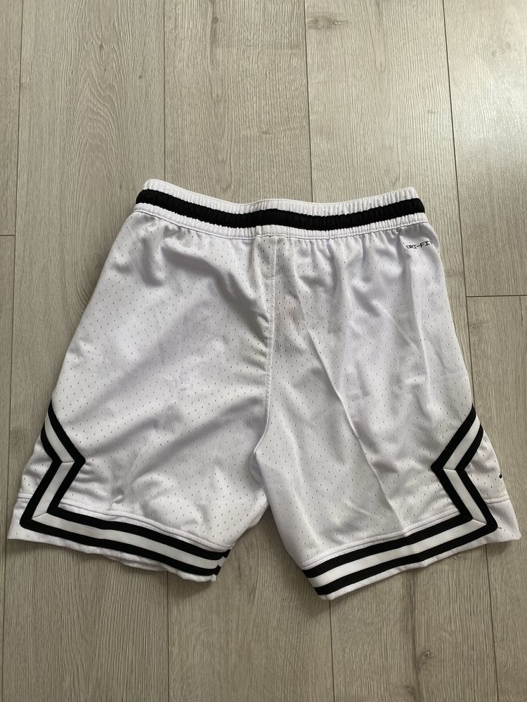 Spodenki jordan biale