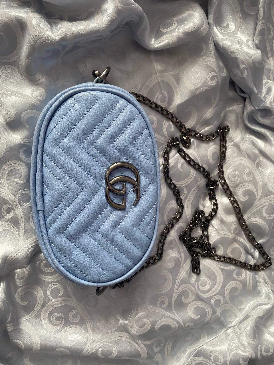 Сумочка Gucci, на цепочке и на ремне .
