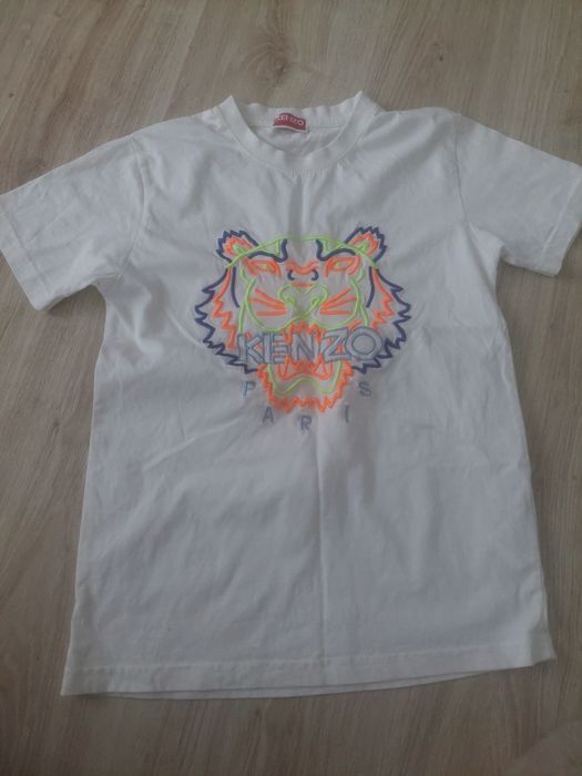 Śliczny t shirt dziecięcy glowa lwa neon nowy