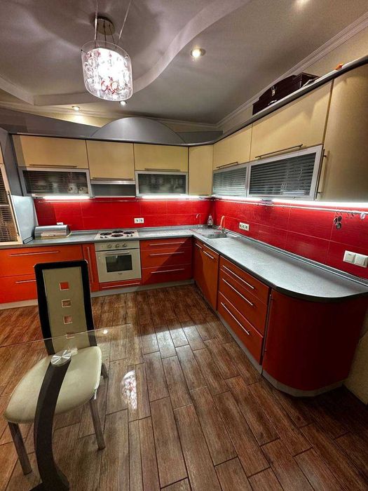 3к квартира на Південно-Заході з меблями і технікою!Гарний ТОРГ!