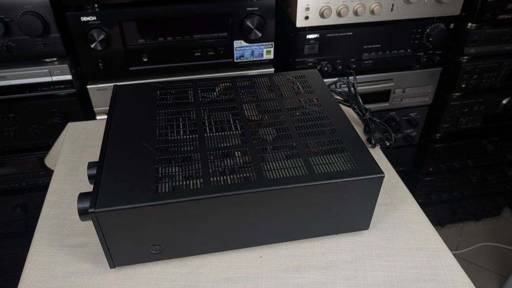 Yamaha AX-10 Flagowy model wzmacniacza stereo serii midi