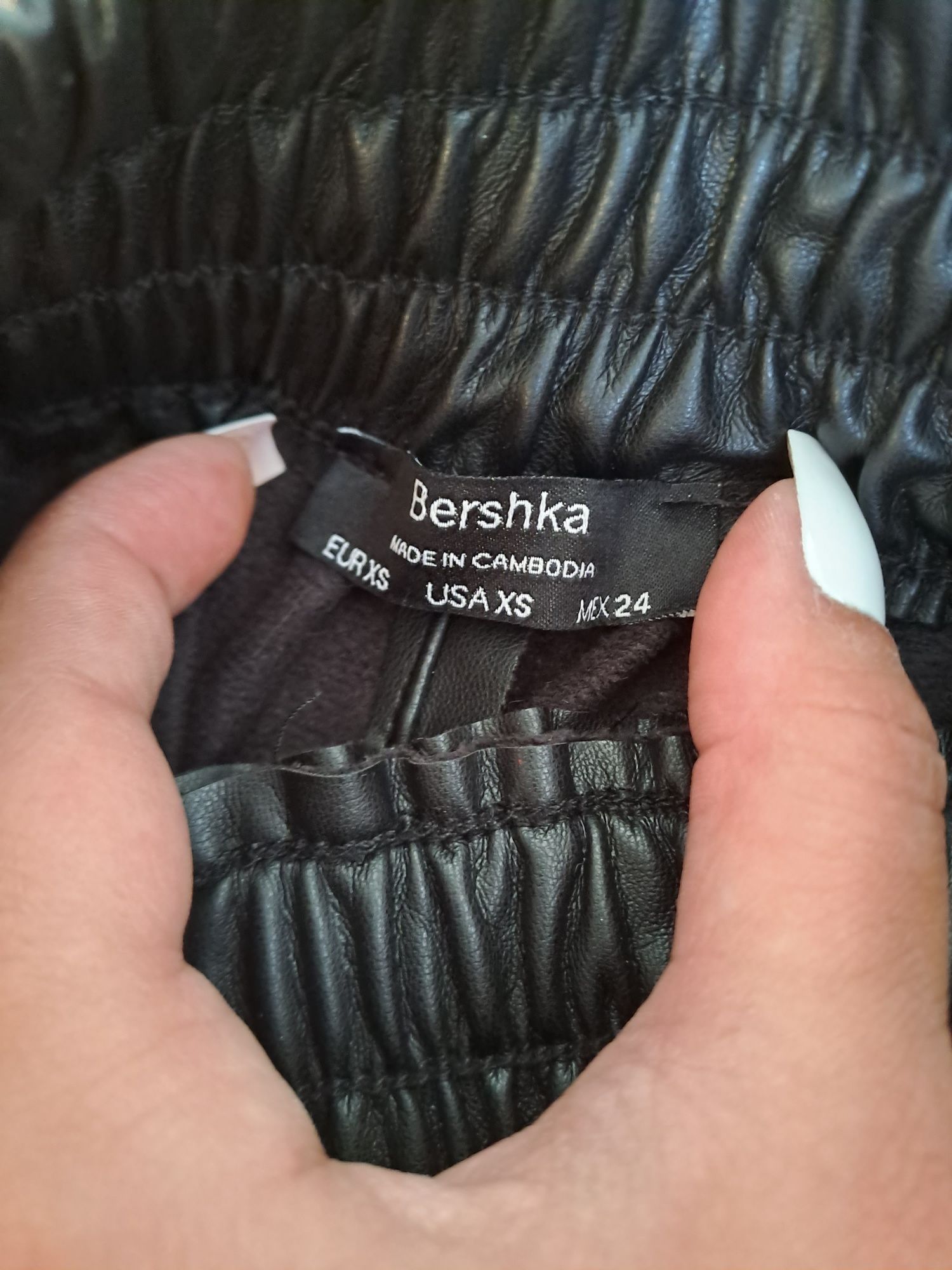 Bershka spodnie Eco skórka rozm xs