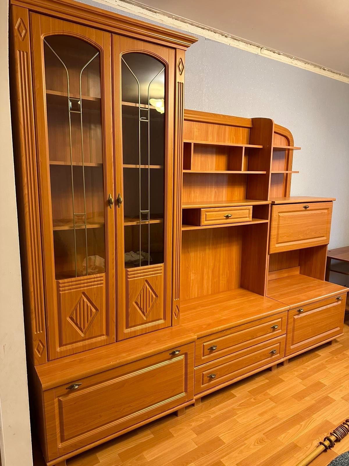 Стінка у вітальню