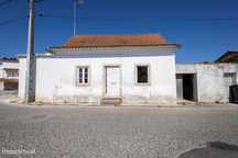 Moradia com rooftop e enorme potencial entre Caldas da Rainha e San...
