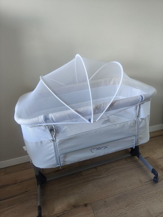 Łóżeczko Momi Revo kolor jasnoszary w komplecie z materacem manufaktur