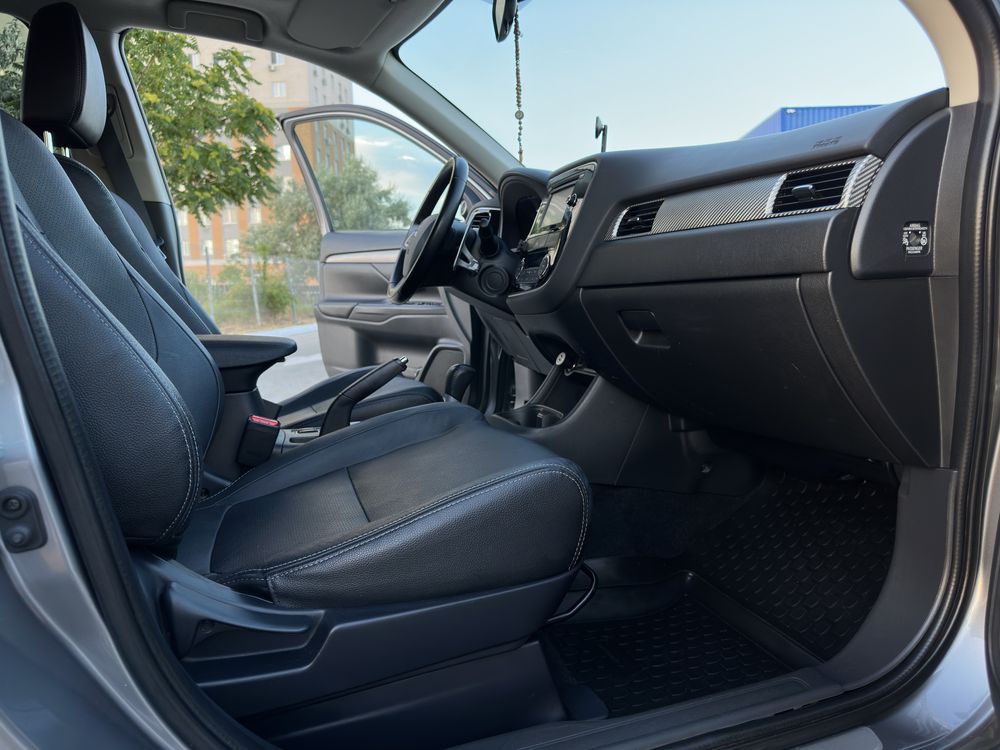 Продам MITSUBISHI Outlander 2.4 Ultimate 2014