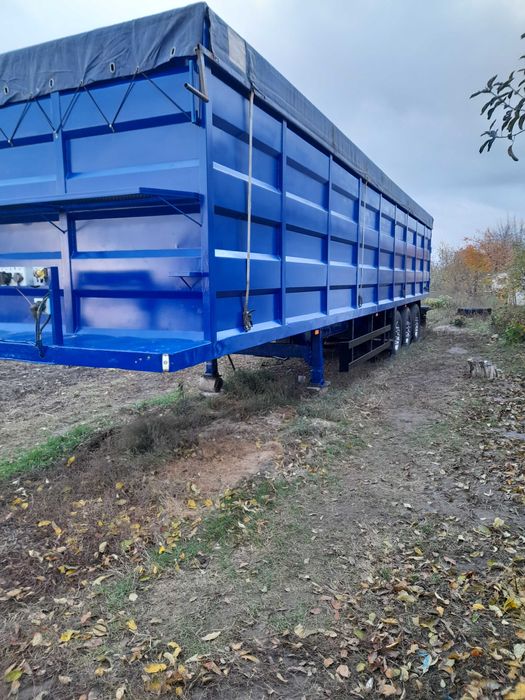 Напівпричіп зерновоз.