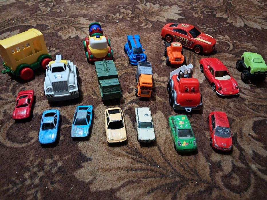 Дитячі іграшки машинки
