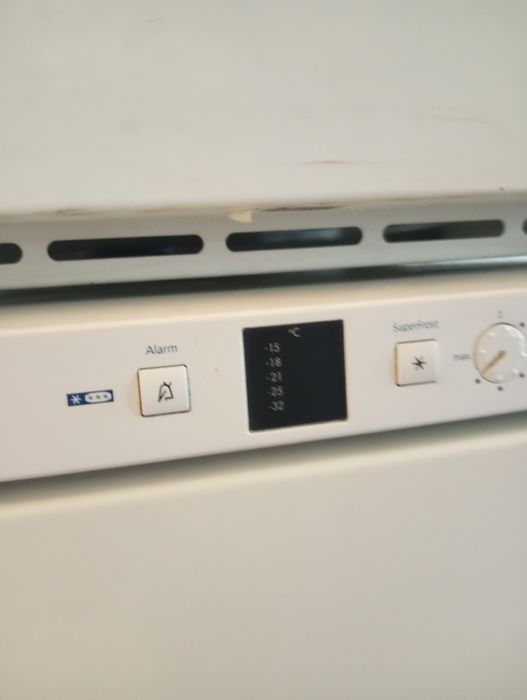 Морозильний шкаф