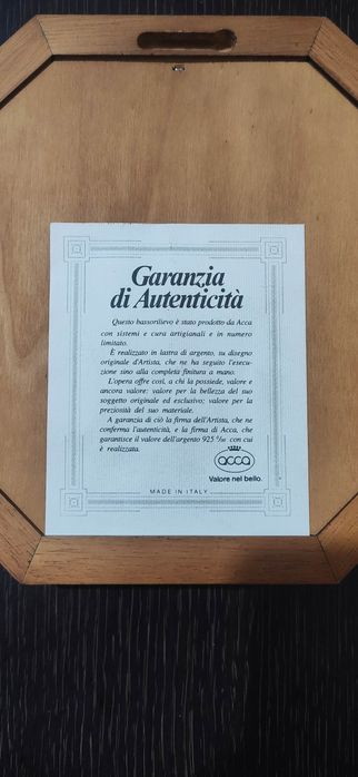 Quadros prata de relevo.