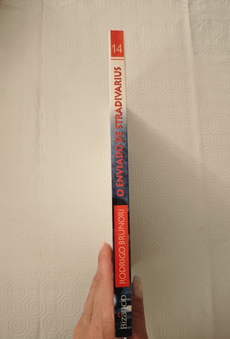O Enviado de Stradivarius – 1.ª Edição (Livro em excelente estado)