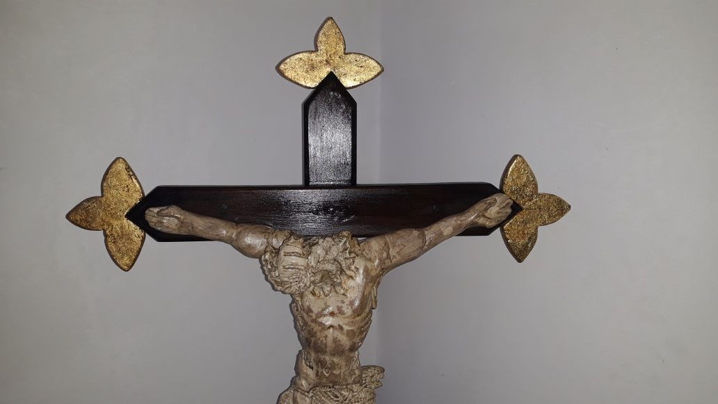 Cristo em Gesso Cruz em Madeira