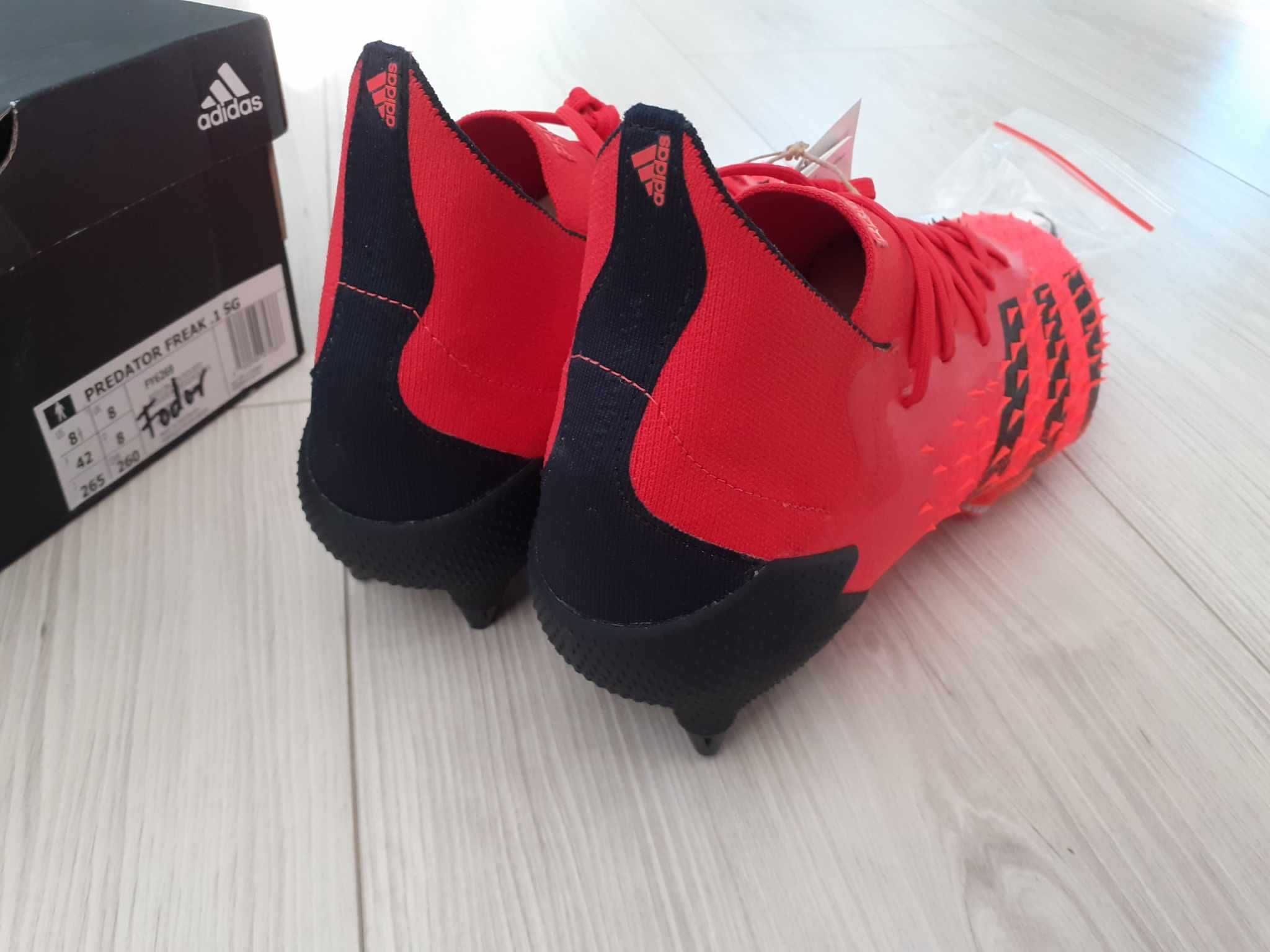 Profesjonalne buty piłkarskie, korki adidas  Predator Freak.1 SG r. 42