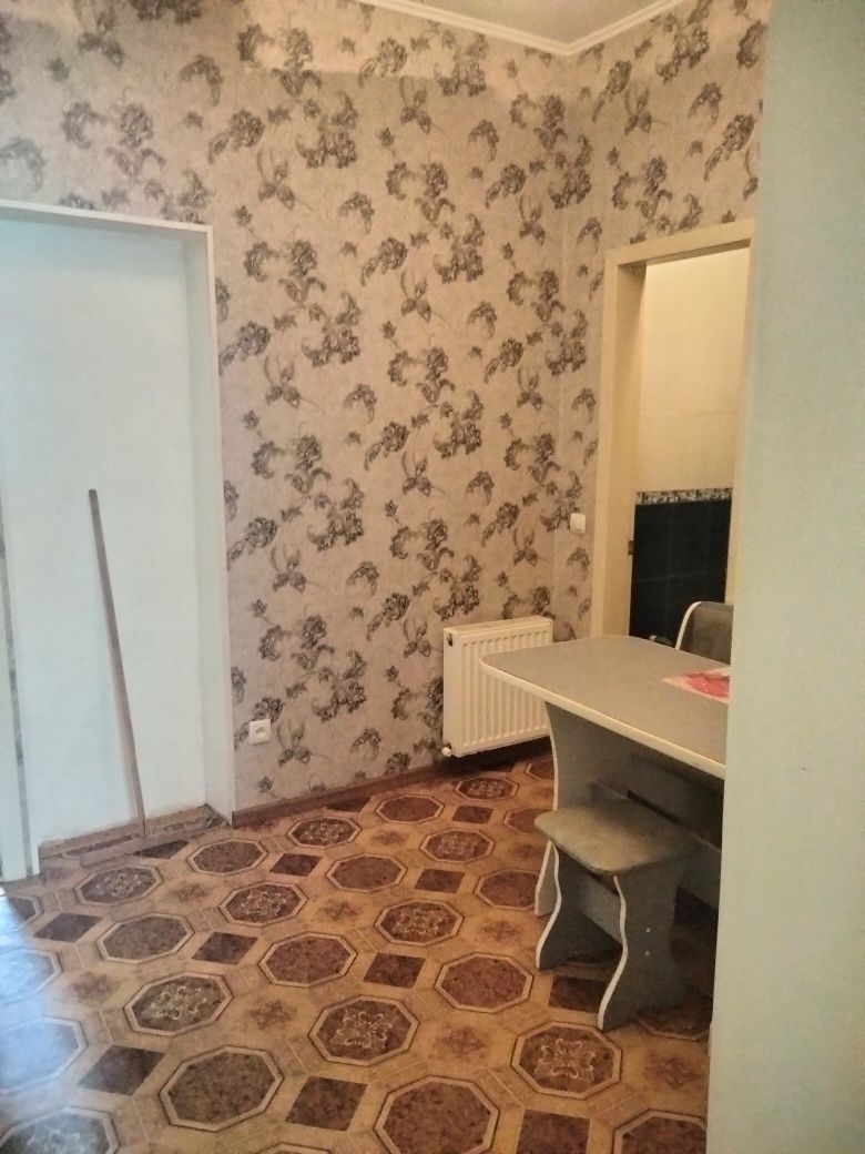 Продам 1 кім.на землі з ремонтом  та мебелью