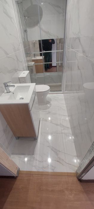 Aplicacao de pavimento flutuante e ceramicas