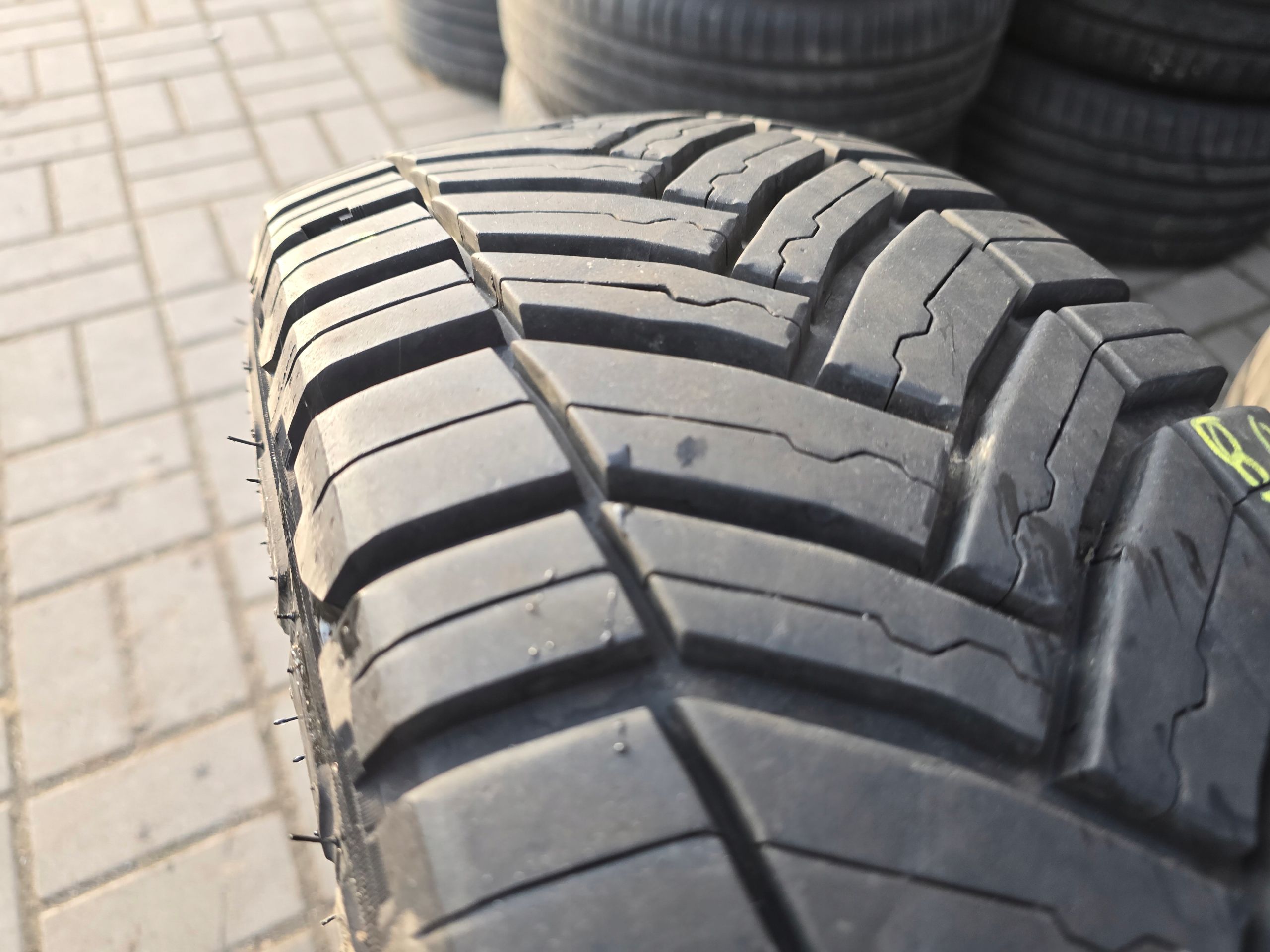 Michelin Agilis Crossclimate 215/65R15C 104/102T 8,5mm 1X 23R