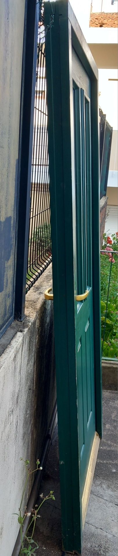 Porta em fibra de vidro com isolamento térmico