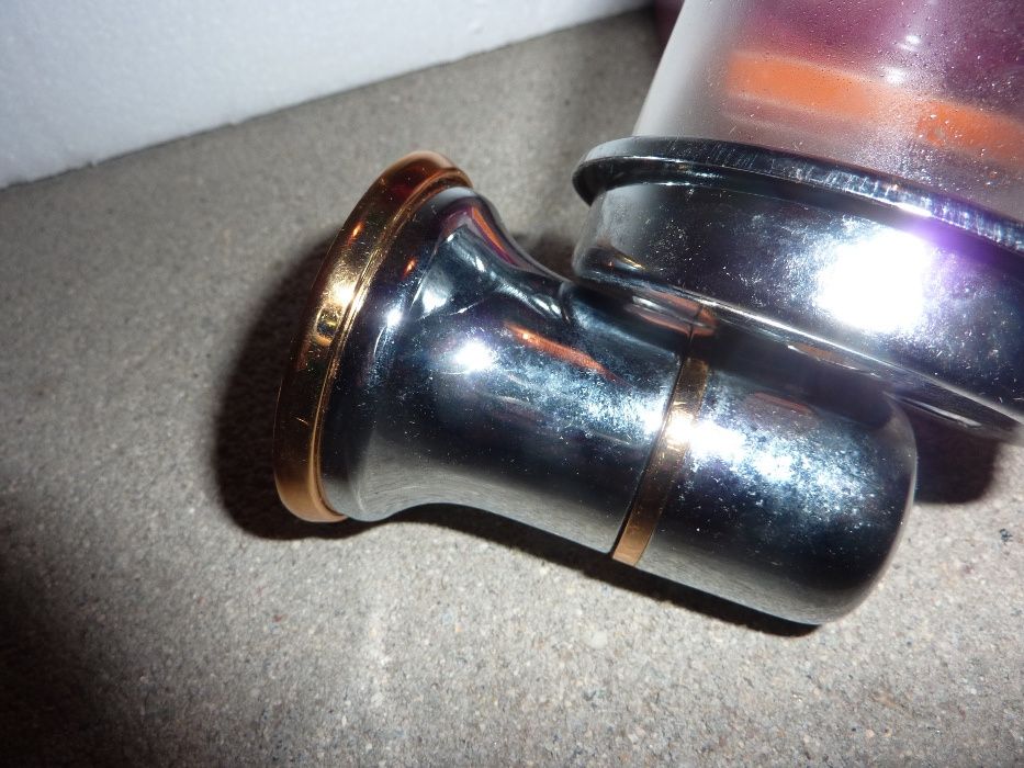 Suporte de WC com copo de lavar dentes