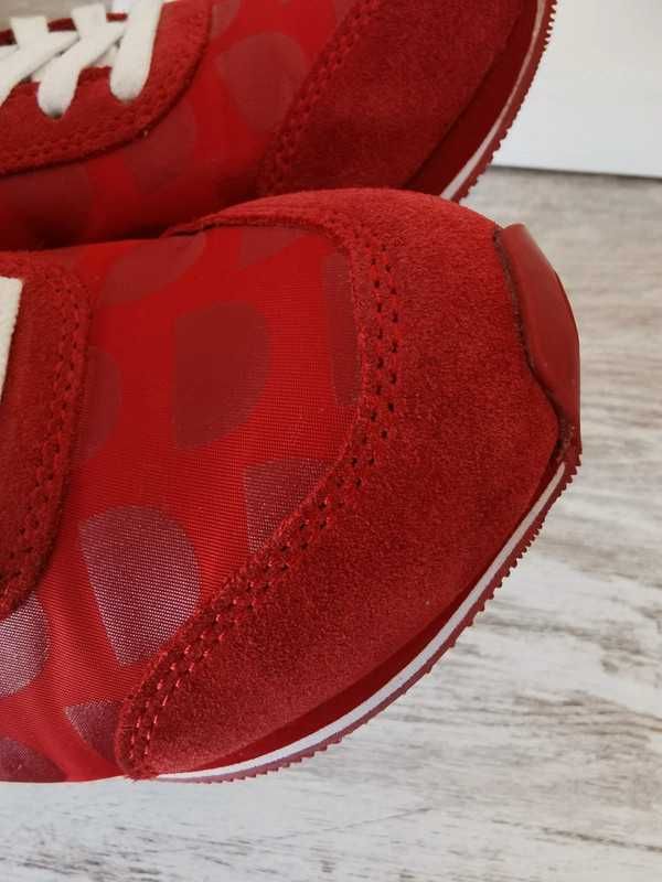 Ténis da marca Desigual, vermelhos, tamanho 37