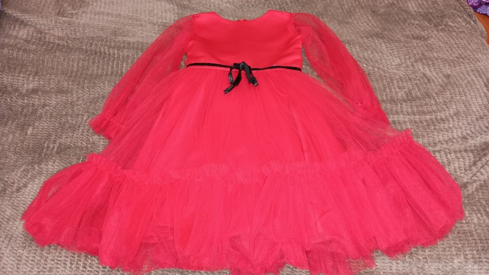 Святкова сукня для дівчинки, розмір 134