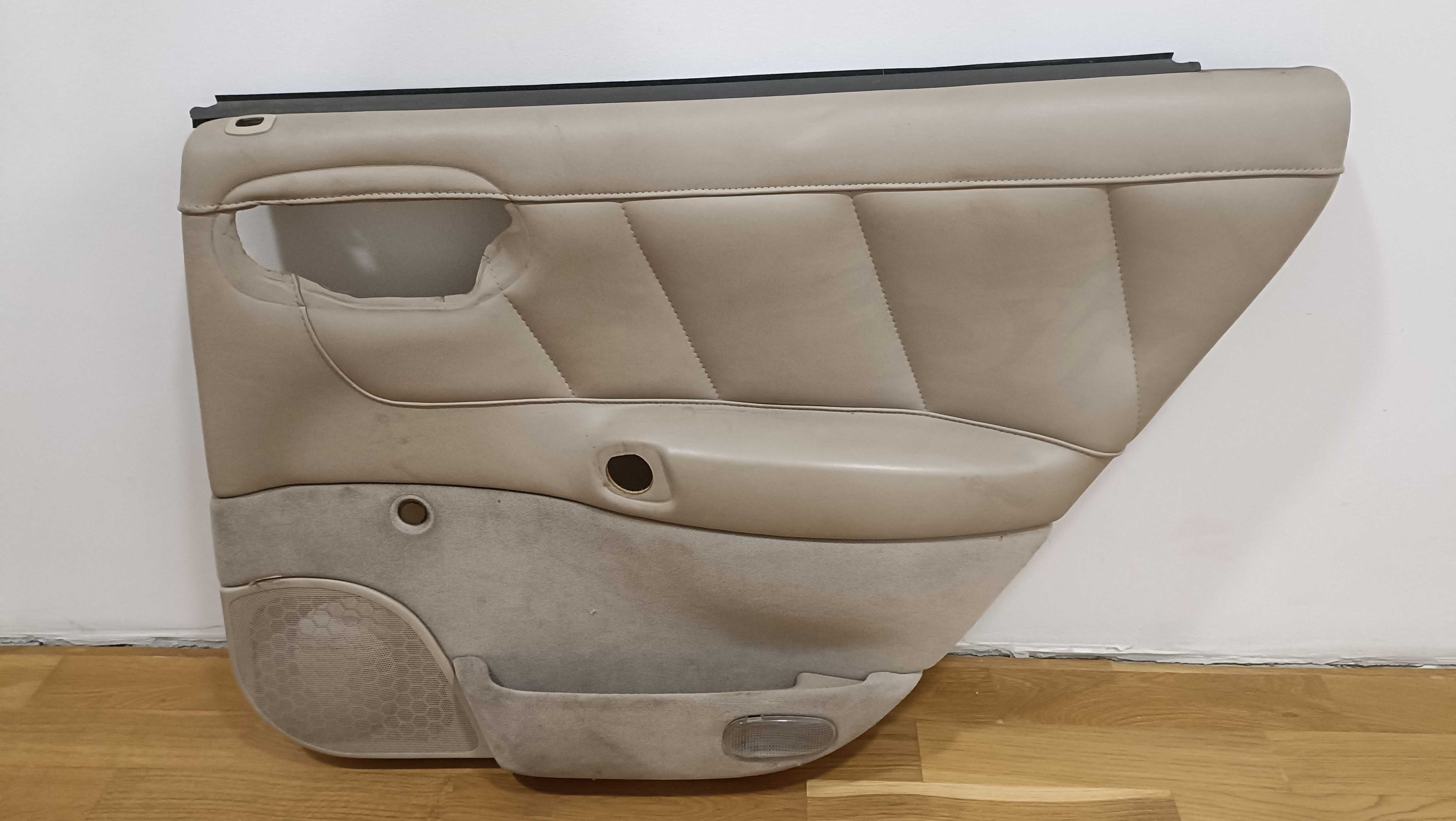 Opel Vectra B kombi/hatchback. Wnętrze, jasne skóry, siedzenia, boczki