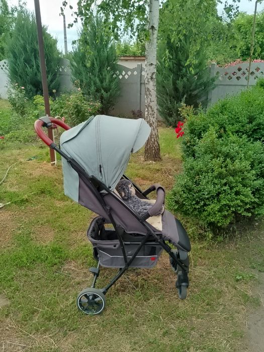 Прогулочна каляска в ідеальному стані