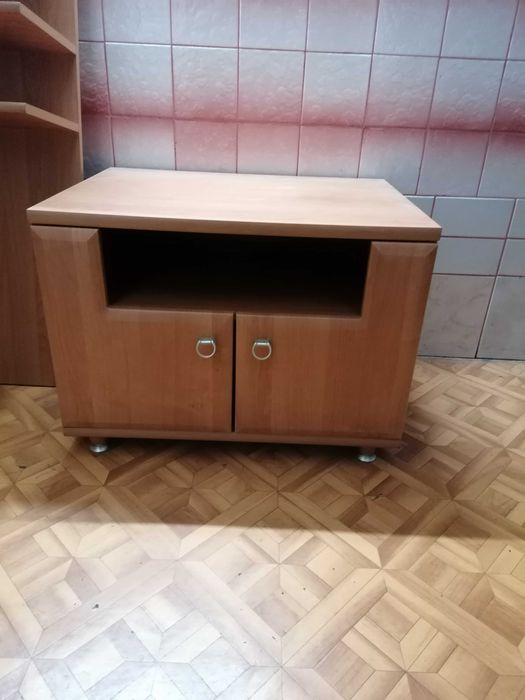 Półka wisząca i szafka rtv