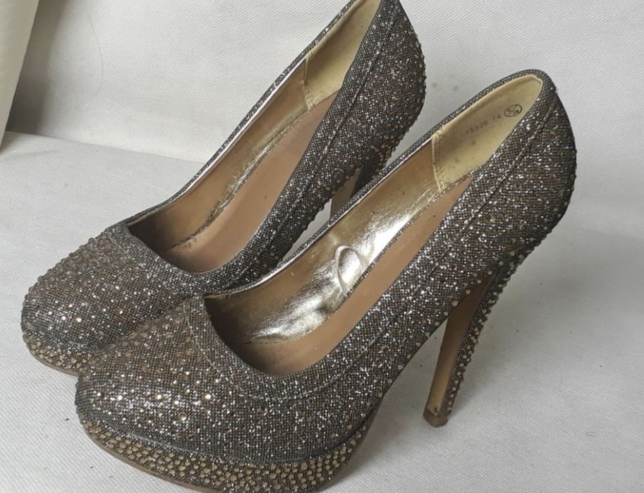 Piękne Szpilki z Cyrkoniami Złote Atmosphere