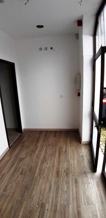 Loja  85m2 em Coselhas apta para serviços ou comércio