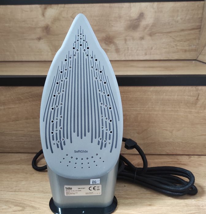 Żelazko parowe Beko SIM 8130 P o mocy 3000W i wydajności do 270 g/min