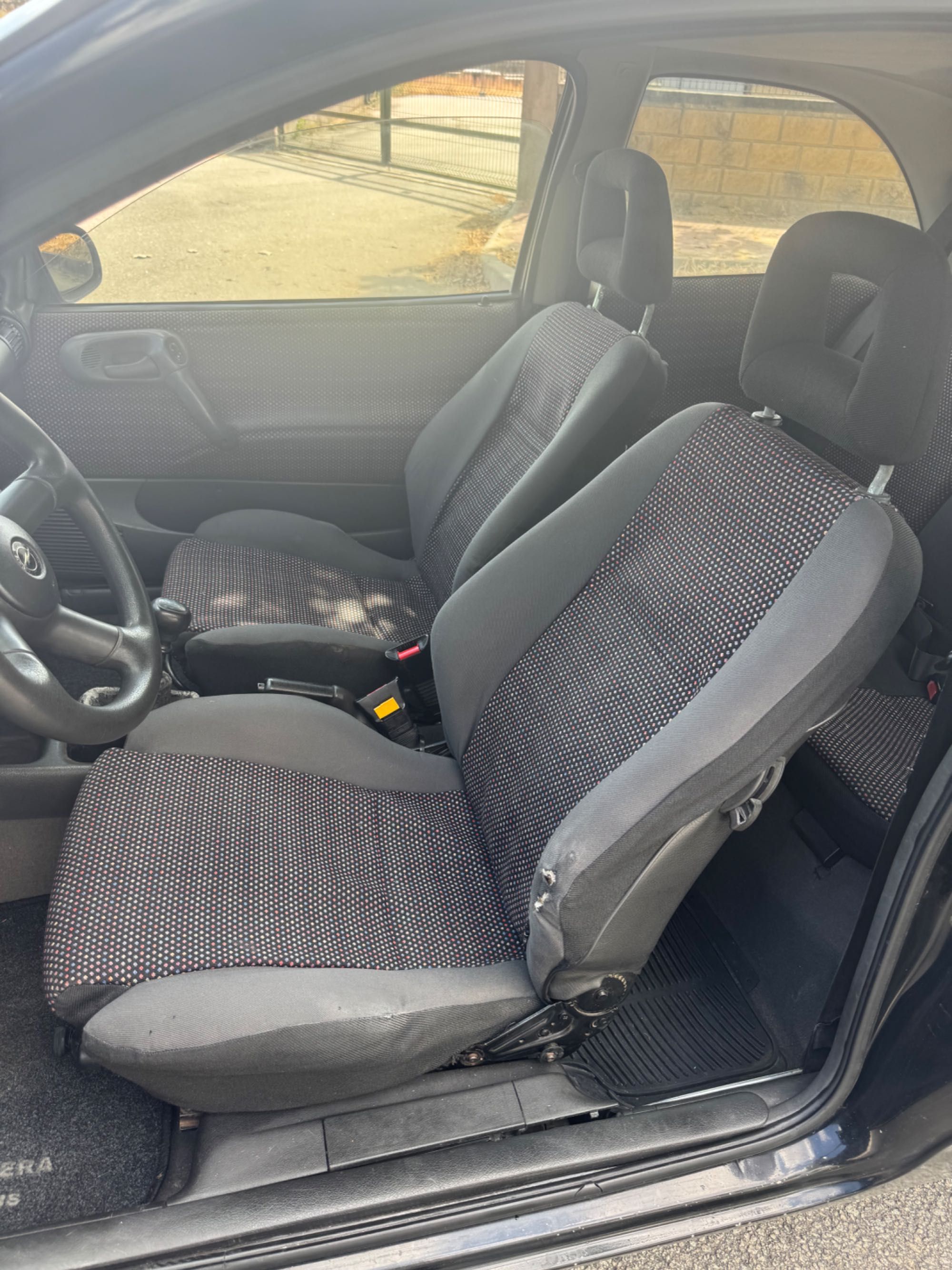 Vendo Opel corsa b sport 1.5 Td de livrete