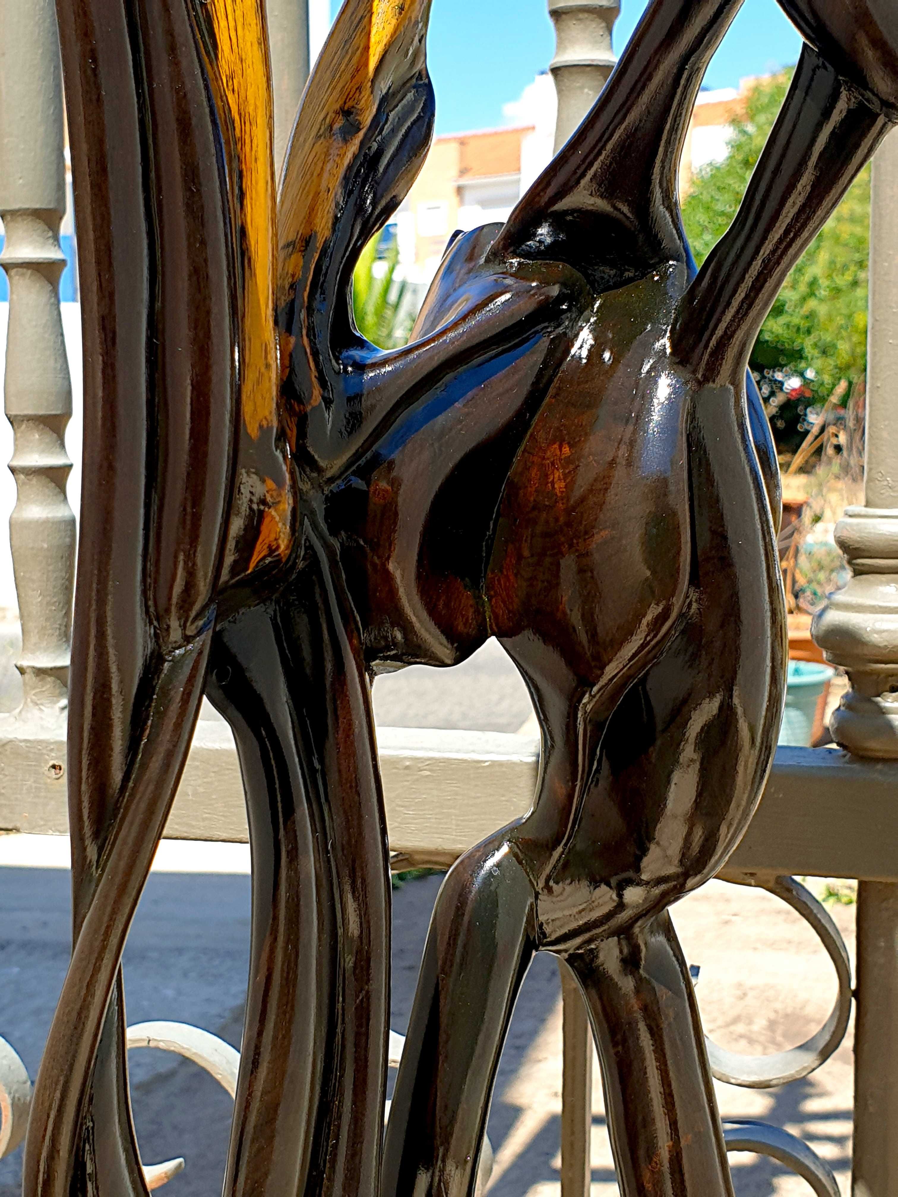 Escultura em madeira africana rara feita de madeira Mpingo da Tanzânia