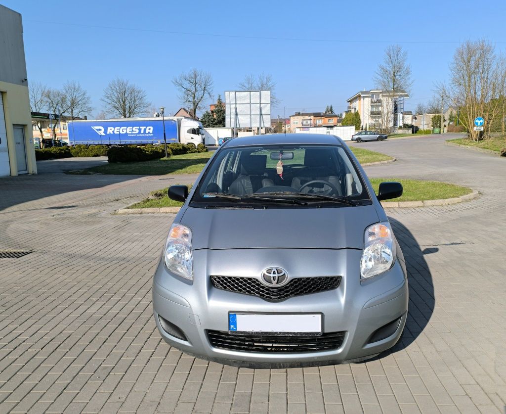 Yaris 2009 rok,Najlepszy silnik 1,33 100 koni,6 biegów,bez korozji