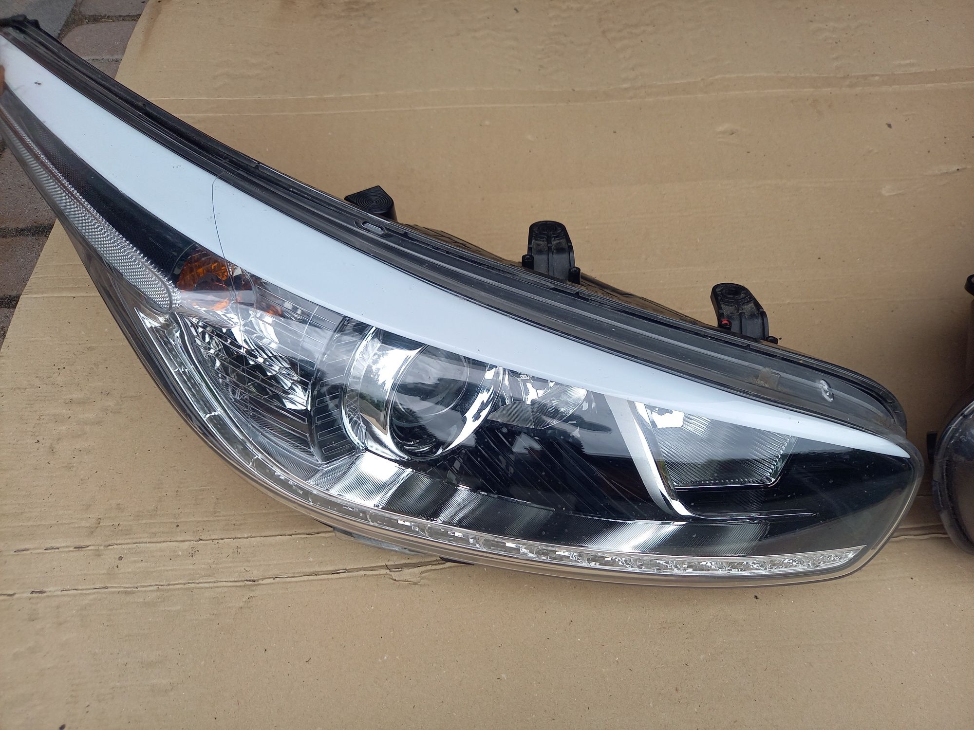 Lampy przód Kia Ceed II.
