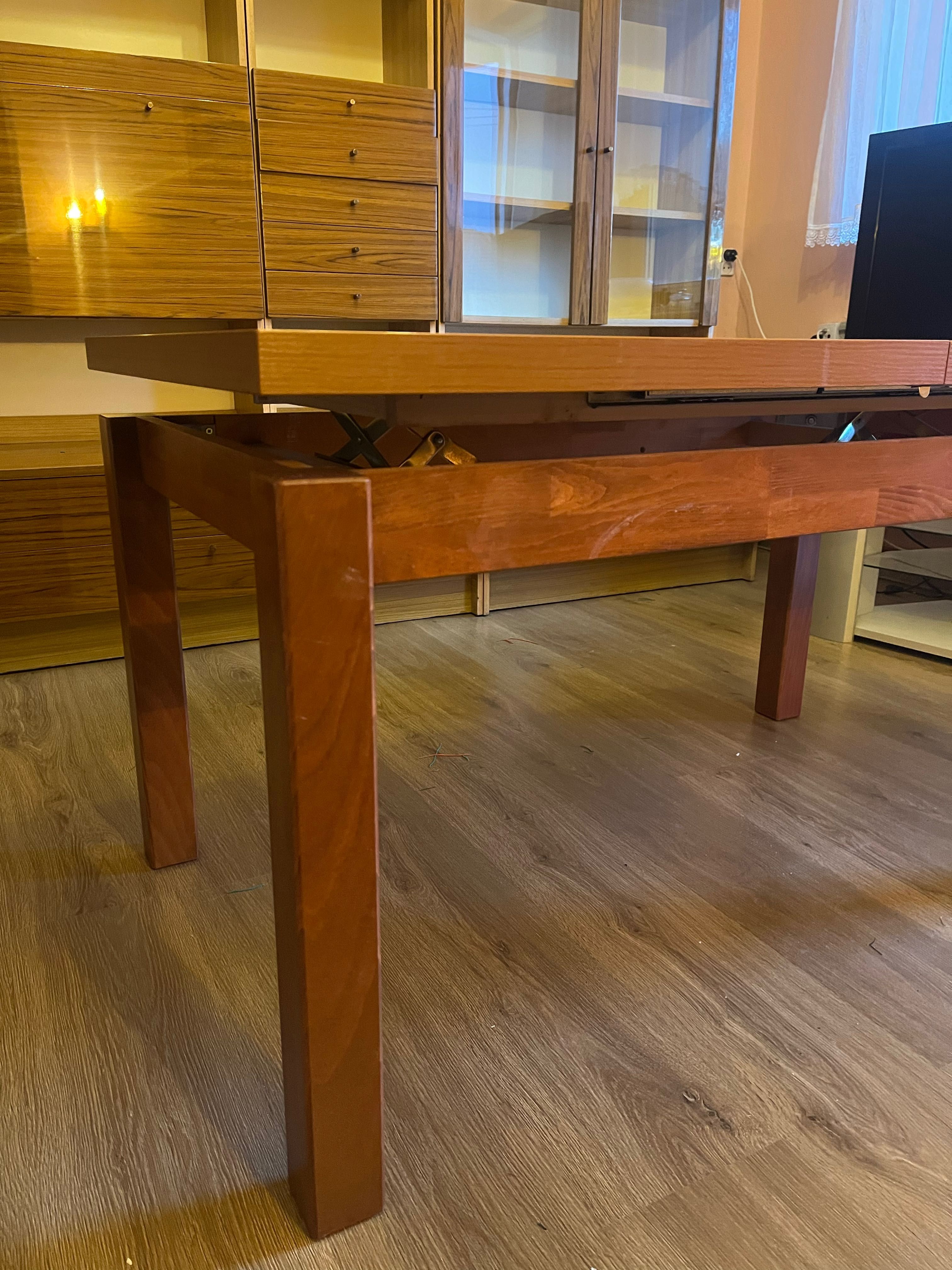 stół salonowy drewniany