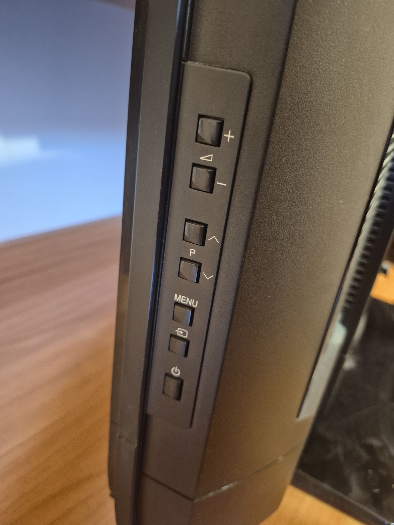 Телевізор Sharp LC-32S7E BK, 32". Можна як монітор