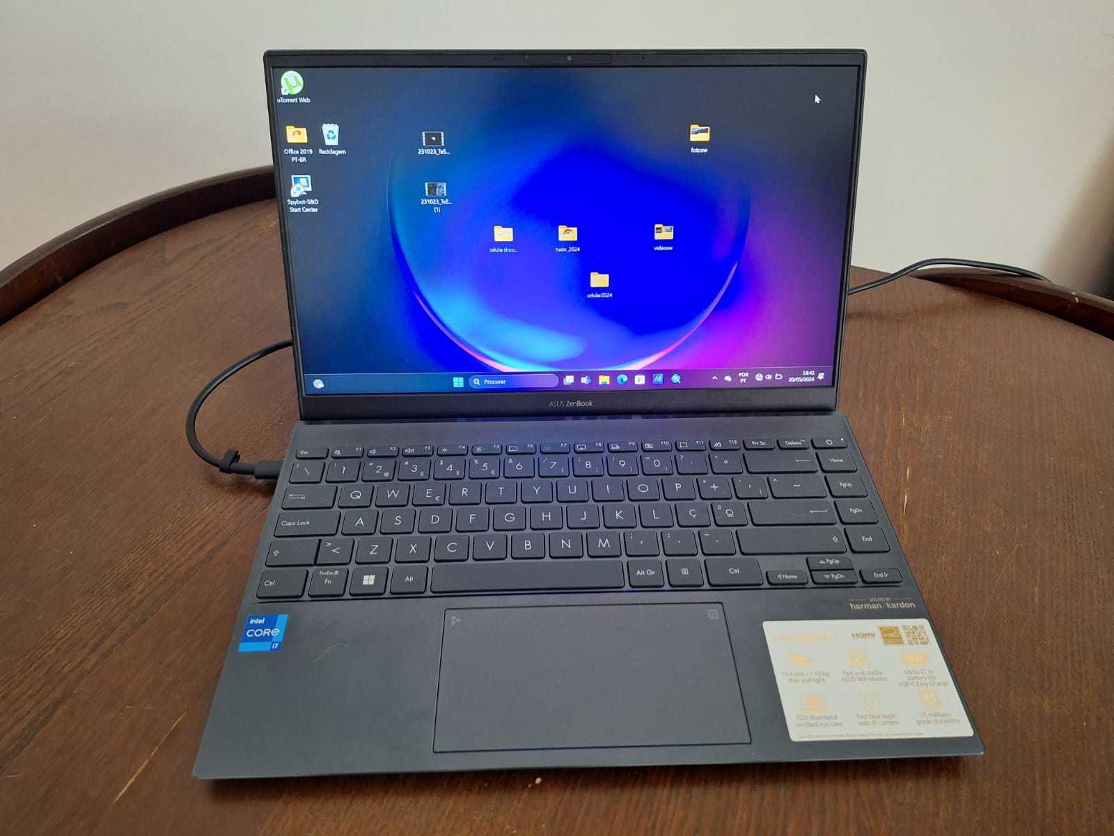 Portátil Asus UX425E