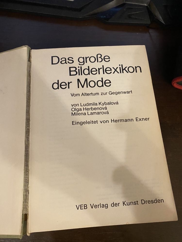 Иллюстрированная энциклопедия моды. Das grosse Bilderlexikon der Mode.