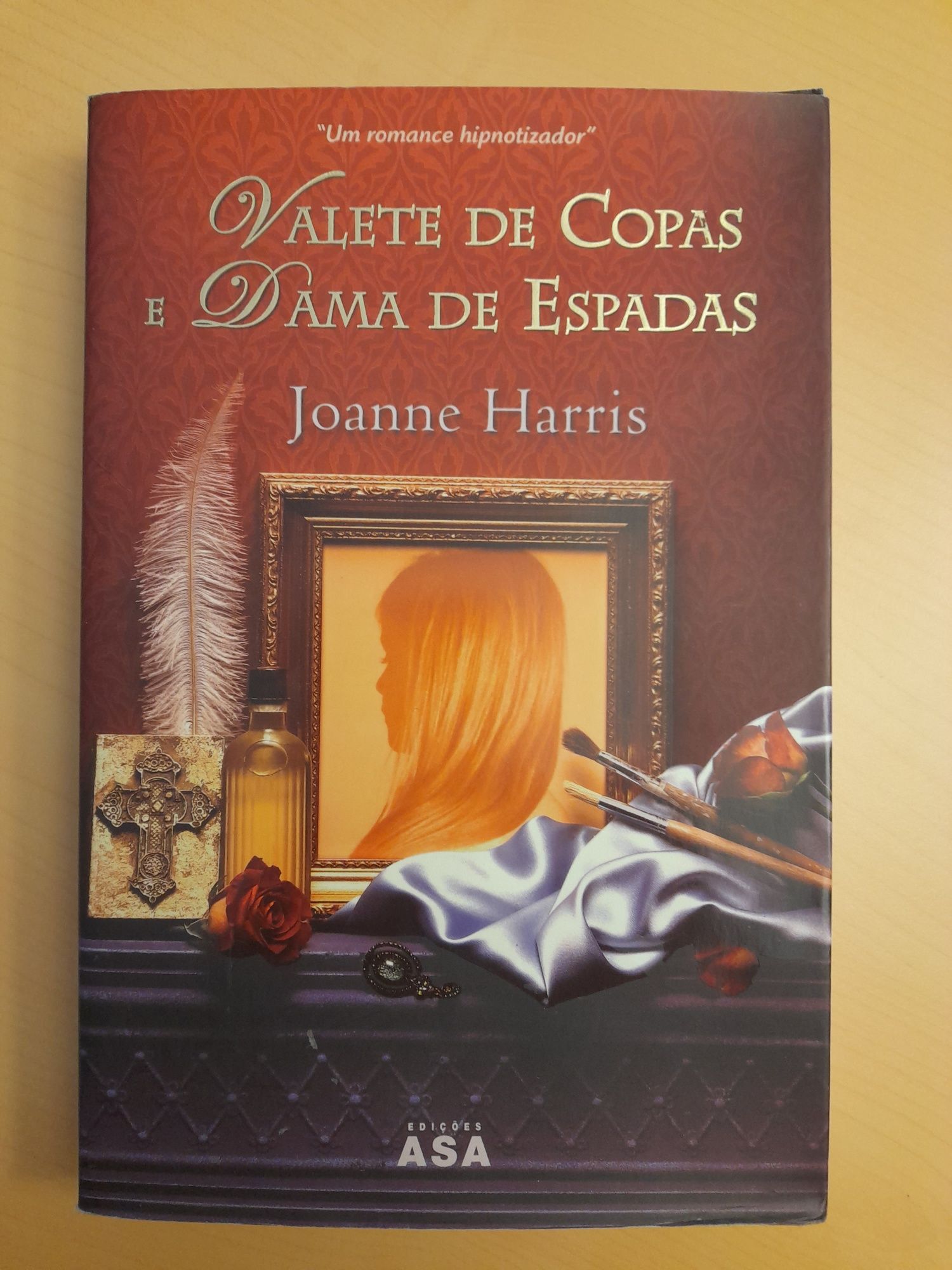 Livro "Valete de Copas e Dama de Espadas", de Joanne Harris