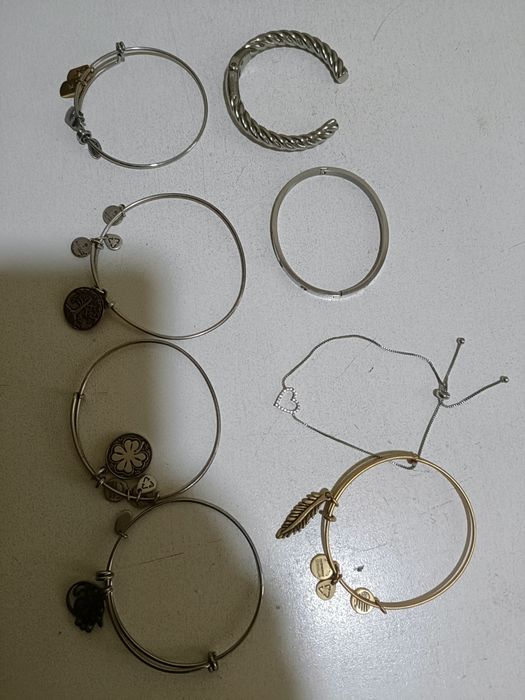 Lote 8 pulseiras de senhora
