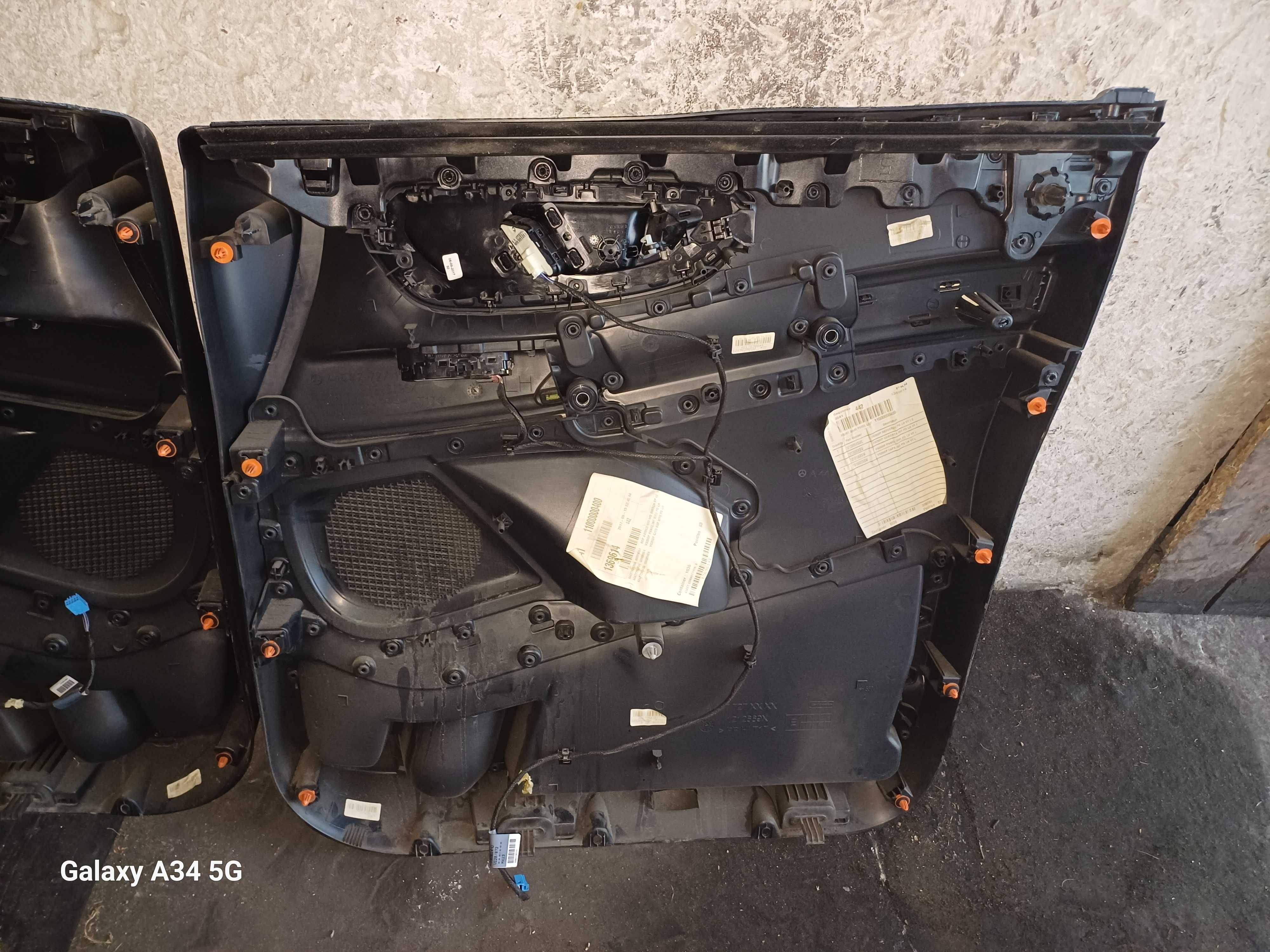 Tapicerka drzwi lewa mercedes vito A 447 viano A447