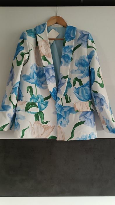 Nowy garnitur w niebieskie kwiaty M