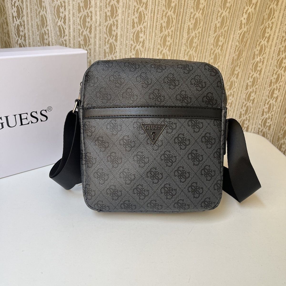 Монограмна чоловіча барсетка Guess. Сумка гес через плече