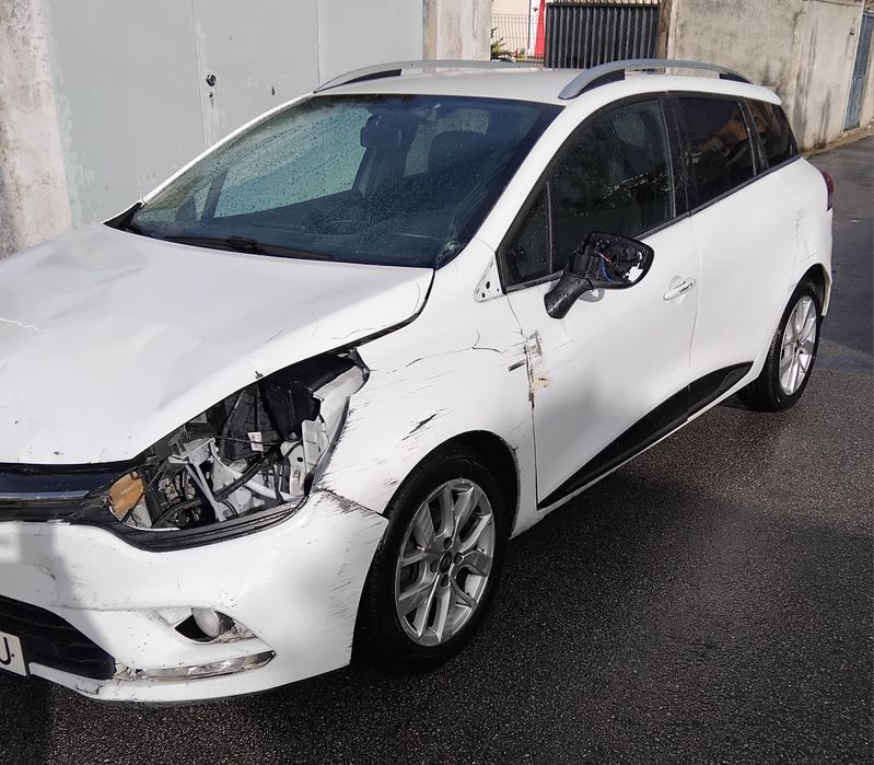 vendo renault clio IV grandtourd 1.5 dci 2019acidentado salvado