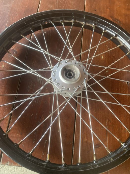 Передне колесо мотоцикла 1.85-21