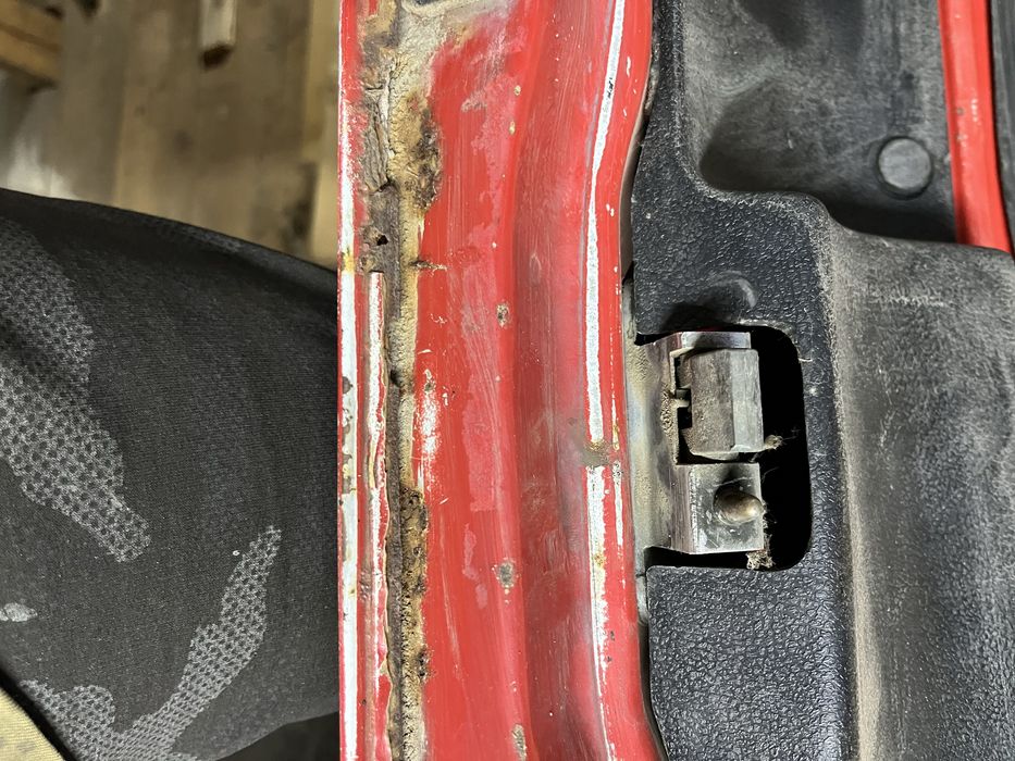 Продам задні двері багажнику Ваз 2108